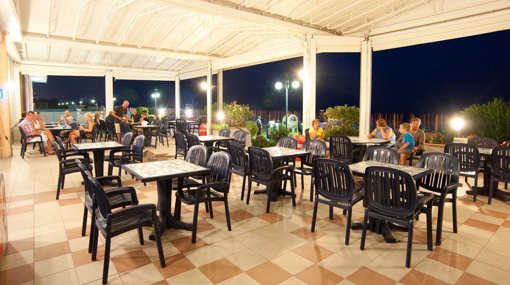 Hotel Corallo ลิโดดิเยโซโล ภายนอก รูปภาพ