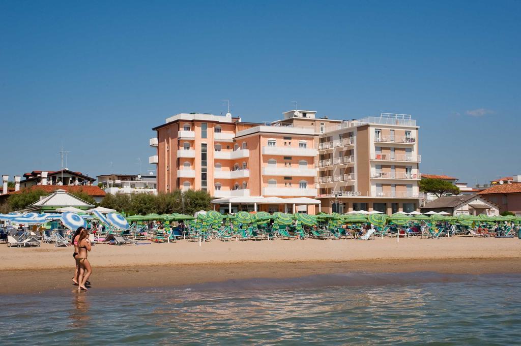 Hotel Corallo ลิโดดิเยโซโล ภายนอก รูปภาพ