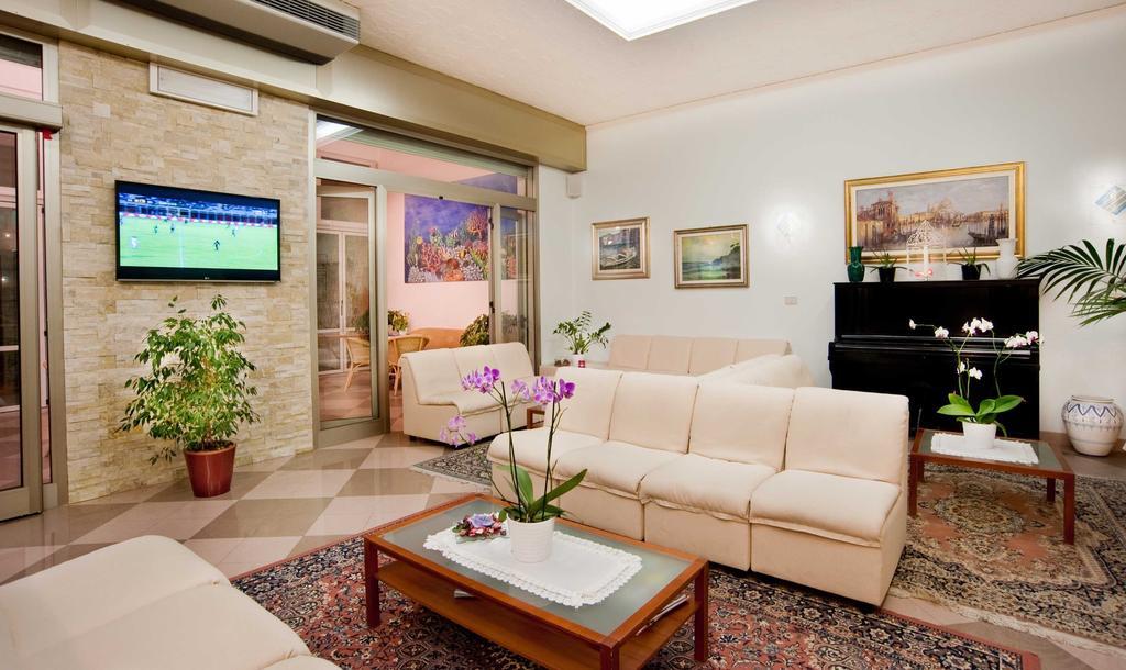 Hotel Corallo ลิโดดิเยโซโล ภายนอก รูปภาพ